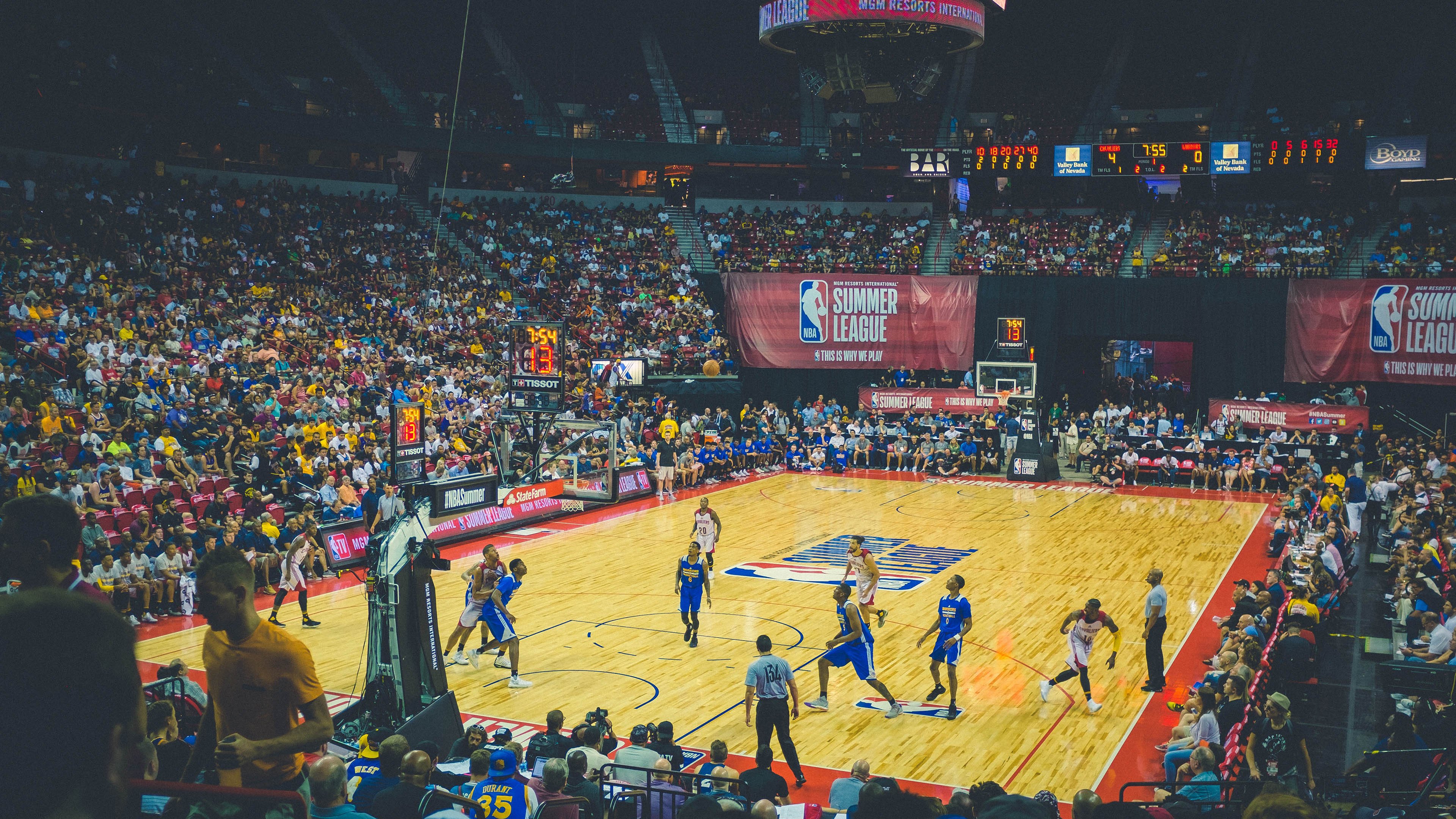 澳大利亚橄榄球的青训体系注重多元化发展，培养全能型球员，澳大利亚橄榄球规则